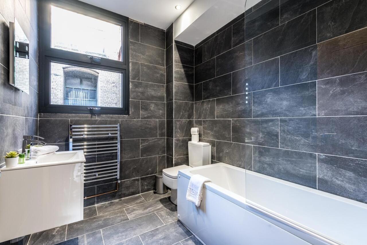 27 Stanley Street Aparthotel By Ustay Ливърпул Екстериор снимка
