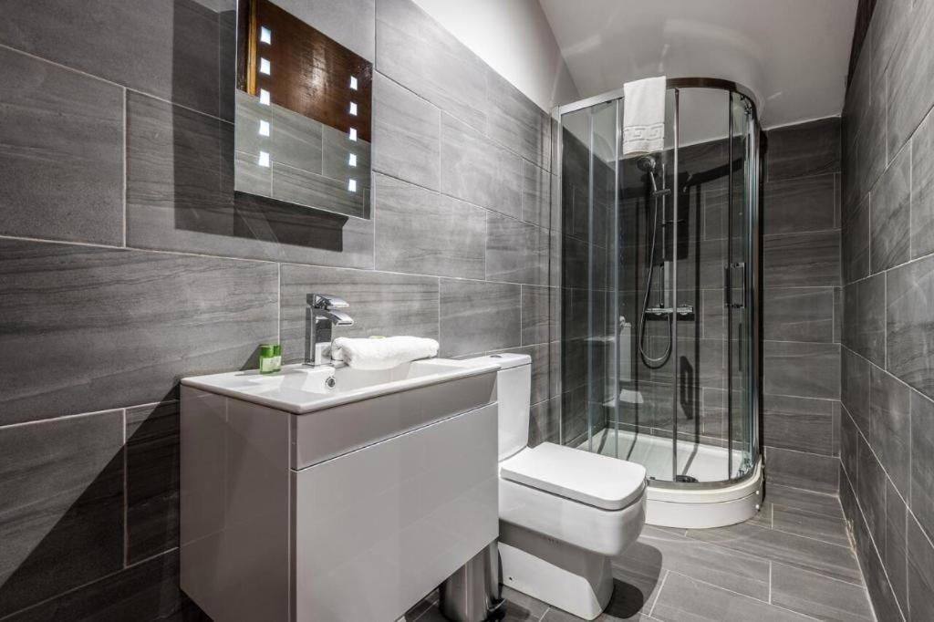 27 Stanley Street Aparthotel By Ustay Ливърпул Екстериор снимка